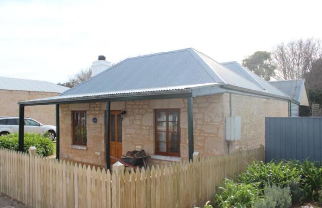 Robe House & Victoria Cottage