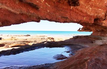 Eco Beach Cave Hike